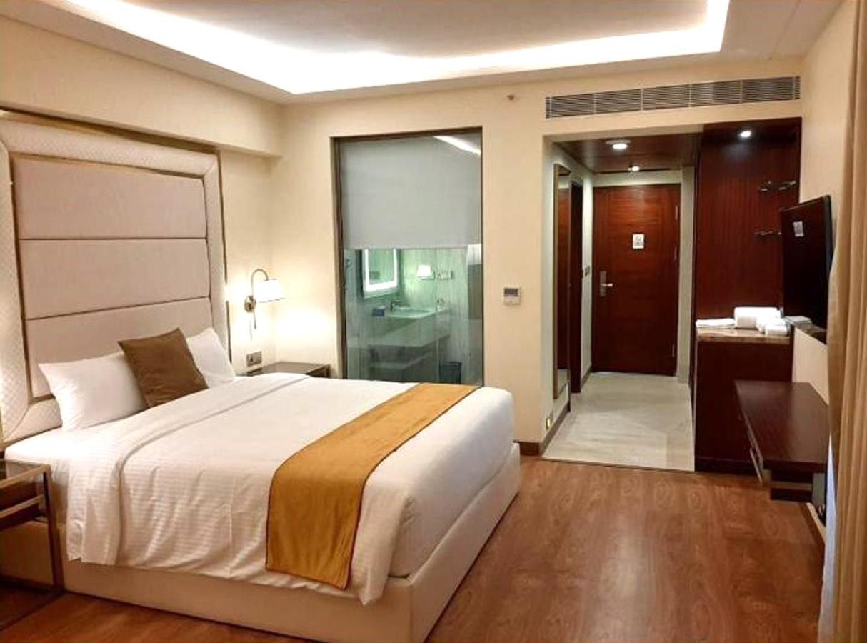 Kay-Em Spectra Hotel Chennai Ngoại thất bức ảnh